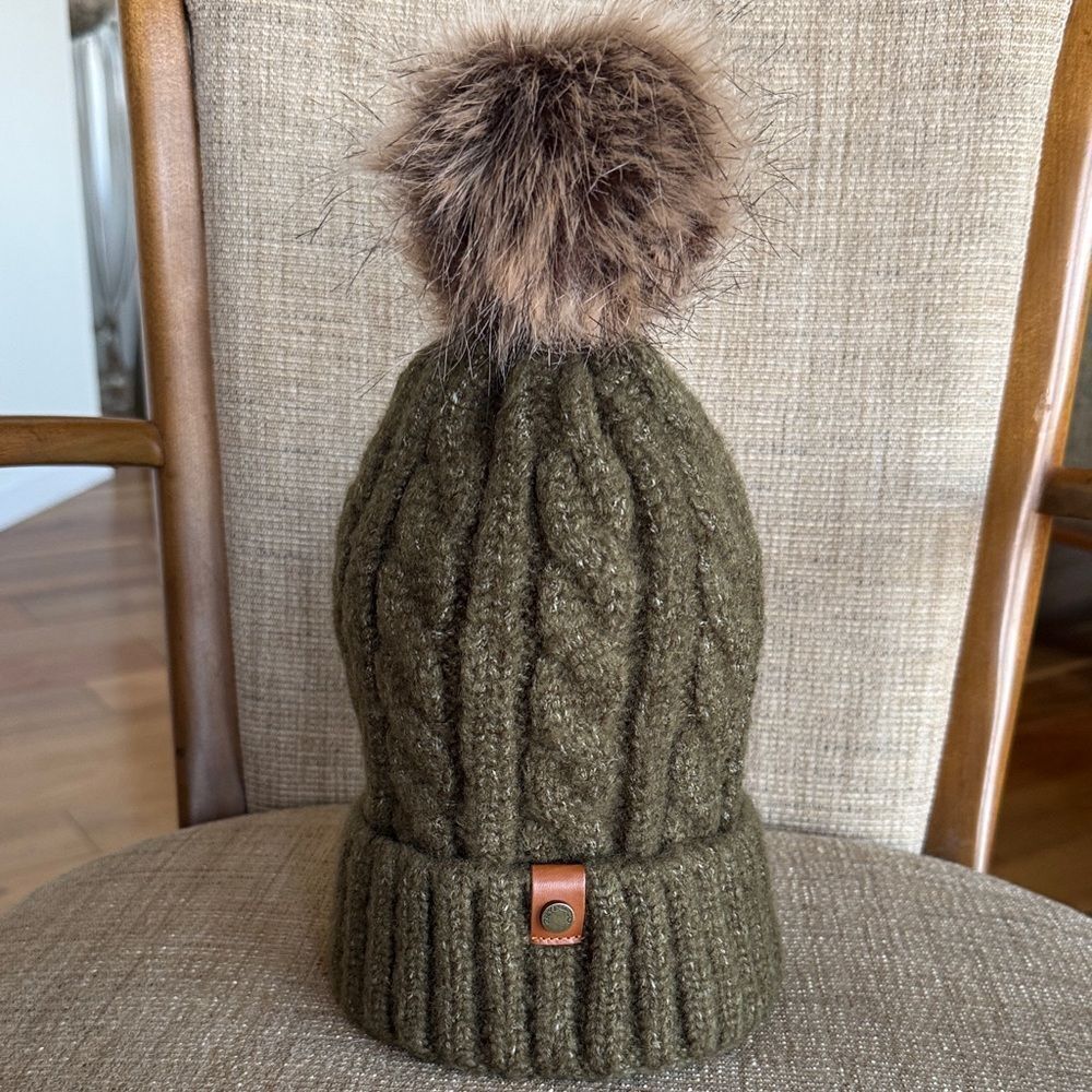 Frye & Co cable knit cap